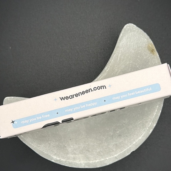 NEEN Pretty Extra Mascara, Black - Picture 2 of 7